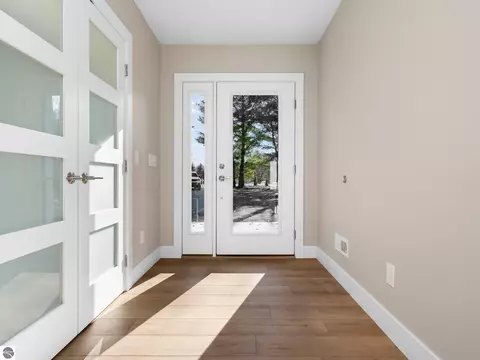 8906 Manhattan N # -B, Traverse City, MI 49685