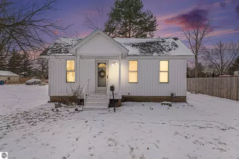 200 Nebobish Ave, Essexville, MI 48732