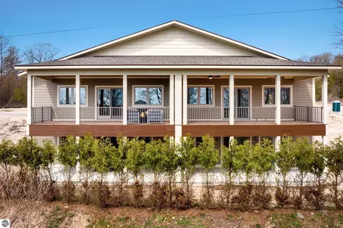 762 N Waypoint Cir, Suttons Bay, MI 49682