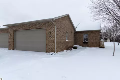 2730 Eland Ct, Mount Pleasant, MI 48858