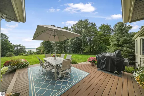 9546 Eastridge Dr, Traverse City, MI 49686
