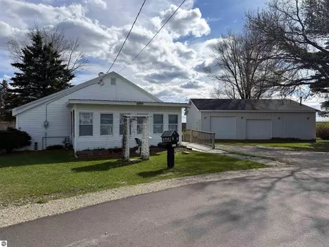 10089 Otis Dr, Mancelona, MI 49659