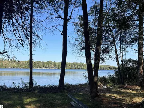 5532 Kerbysons Dr SE, Kalkaska, MI 49646