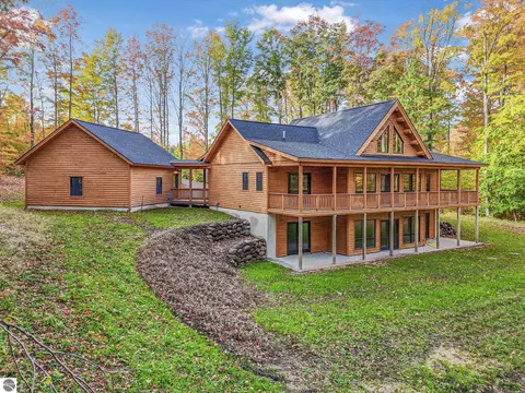 2609 Big Sky Rd, Kingsley, MI 49649