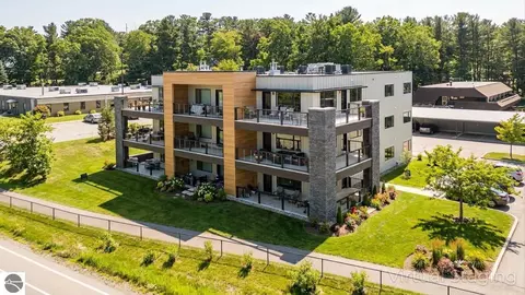 225 E Seventeenth St #3C, Traverse City, MI 49684