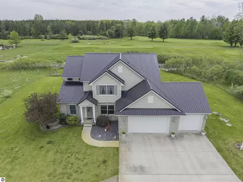 6702 Links Dr, Mount Pleasant, MI 48858