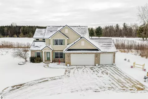 6702 Links Dr, Mount Pleasant, MI 48858