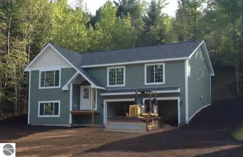 R River Road, Kingsley, MI 49649