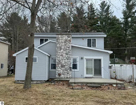 228 Maple Dr, East Tawas, MI 48730