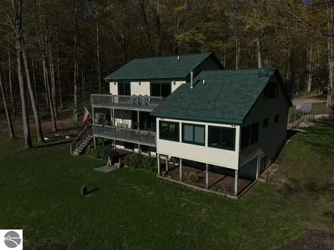 420 W Beech Bark Trl, Maple City, MI 49664
