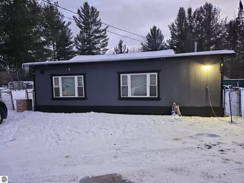 1520 Northwoods Dr, Alger, MI 48610