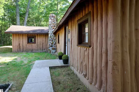 2706 Newatch Ave, Grayling, MI 49738