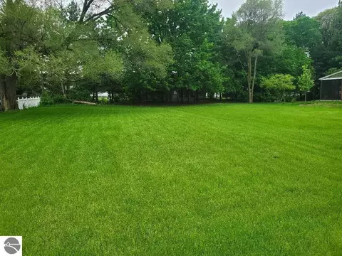 1616 E High St, Mount Pleasant, MI 48858 photo 2