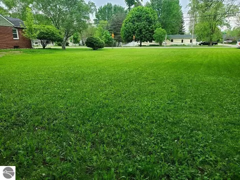 1616 E High St, Mount Pleasant, MI 48858 photo 4