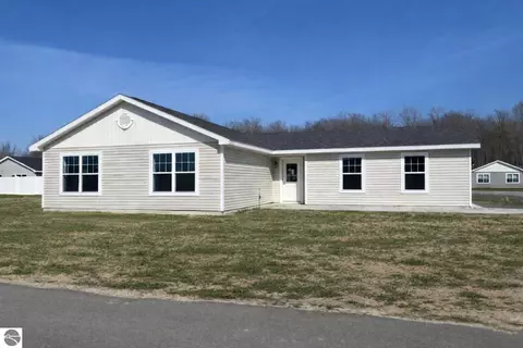 1949 Oriole Dr, Traverse City, MI 49685