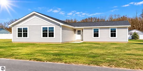 1949 Oriole Dr, Traverse City, MI 49685