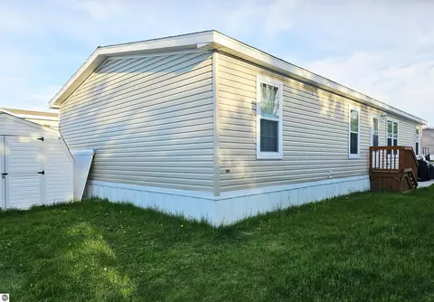 1103 Peachtree Ct, Mount Pleasant, MI 48858