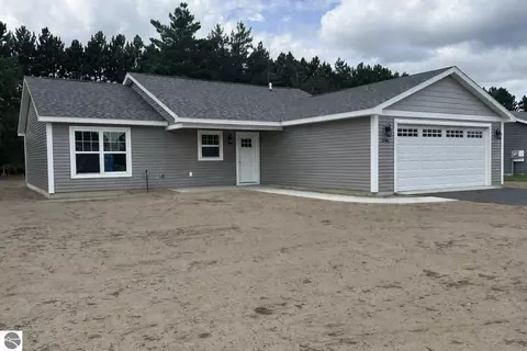 2740 Mockingbird Dr #19, Traverse City, MI 49685