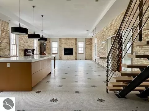 800-319 Cottageview Dr #319, Traverse City, MI 49684