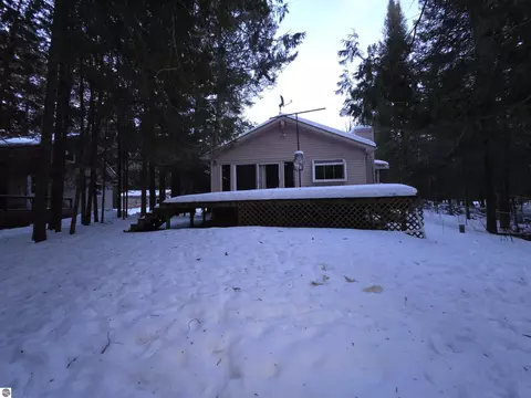 12506 E Shore Dr, Millersburg, MI 49759