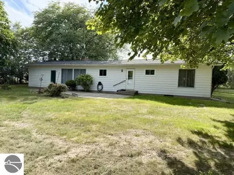 Exterior - 1307 S State Rd, Ithaca, MI 48847 photo 1 of 2