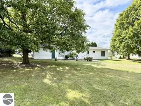 Exterior - 1307 S State Rd, Ithaca, MI 48847 photo 2 of 2