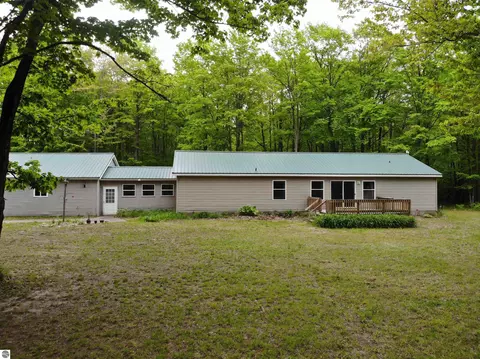 135 Montgomery Rd, South Boardman, MI 49680