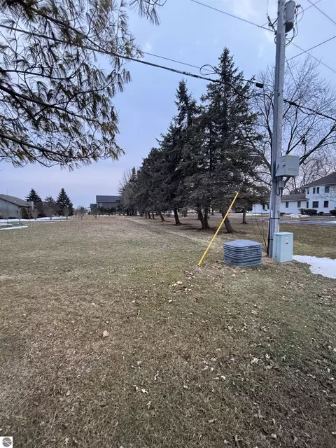 2135 E Pickard Rd, Mount Pleasant, MI 48858 photo 4