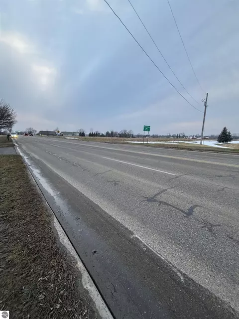 2135 E Pickard Rd, Mount Pleasant, MI 48858 photo 3