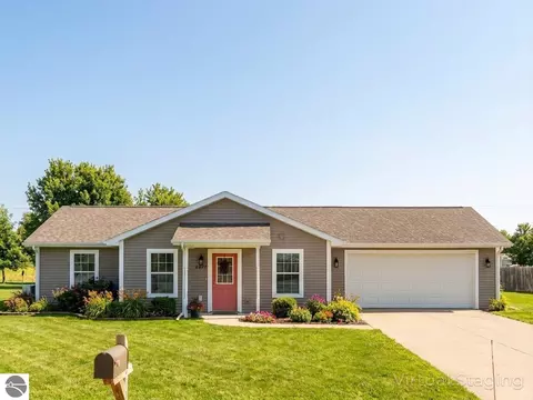 4577 Quail Ct, Traverse City, MI 49685