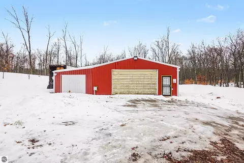 9047 E Oakwood Trl, Reed City, MI 49677