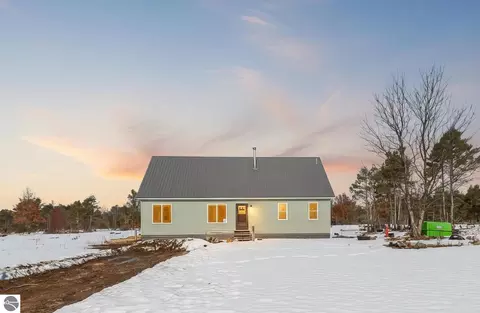 13501 Pioneer, Leroy, MI 49655