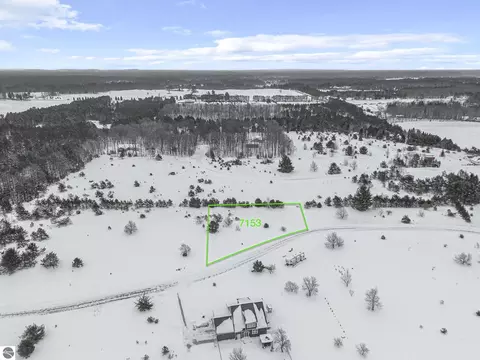 7153 Misty Ln, Lake Ann, MI 49650