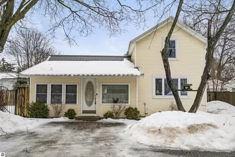 411 S Walnut St, Kalkaska, MI 49646