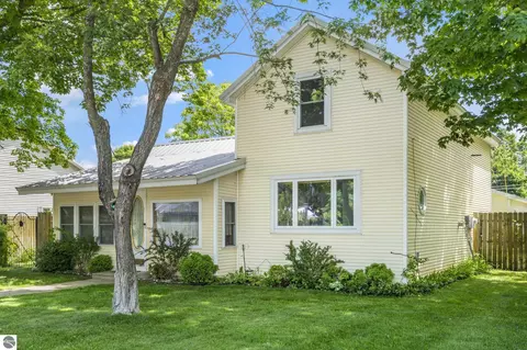 411 S Walnut St, Kalkaska, MI 49646