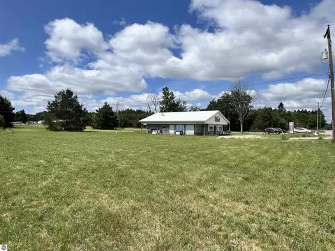 6020 E 34 Rd, Cadillac, MI 49601
