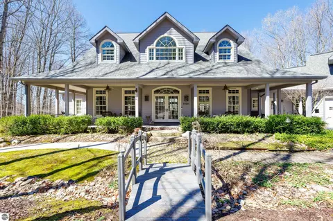 11511 Mountain Woods Dr, Thompsonville, MI 49683