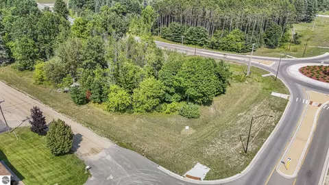 1201 E Division, Cadillac, MI 49601 photo 4