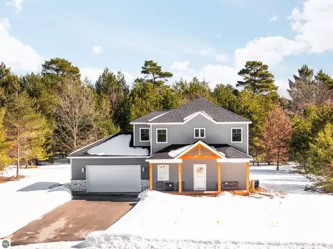 6406 Jeffrey Pl, Grawn, MI 49637