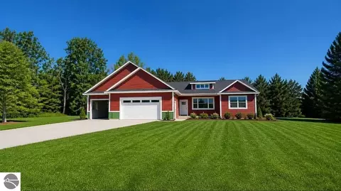 8932 Acres Run Dr, Traverse City, MI 49684