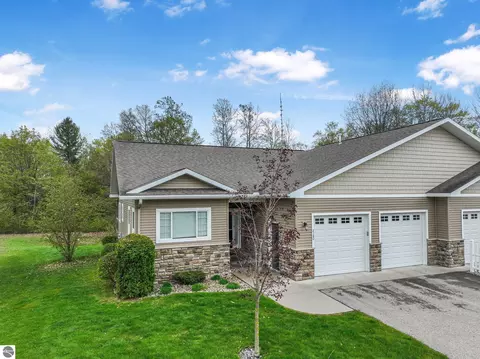 2140 Chelsea Ln, Traverse City, MI 49685