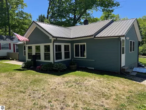 1444 Bungo Trl, Harrison, MI 48625