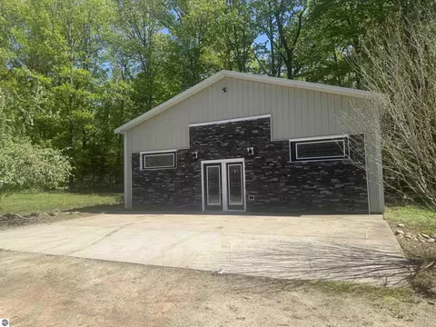 8923 SE Torch Lake Dr, Alden, MI 49612