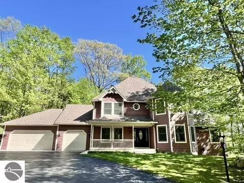 10057 E Leeward Shores Dr, Traverse City, MI 49684