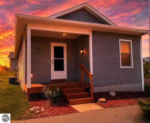 1040 Umber Dr, Traverse City, MI 49696