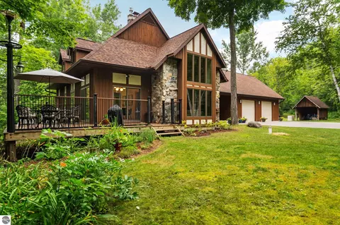 7135 E Birch Point Rd, Traverse City, MI 49684