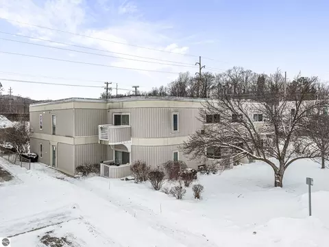 124 Beech St, Traverse City, MI 49684