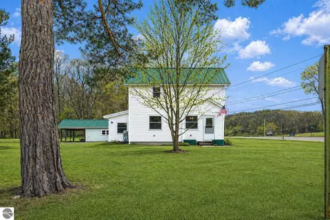 111 W Forest Home Ave, Bellaire, MI 49615