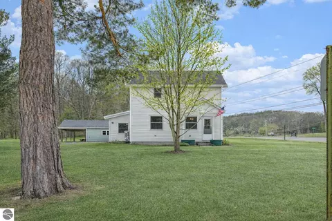 111 W Forest Home Ave, Bellaire, MI 49615