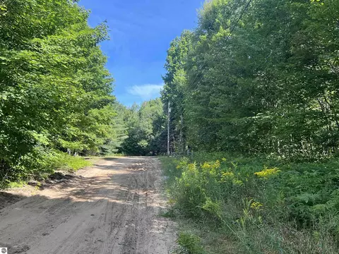 4192 Toat Rd, Kalkaska, MI 49646